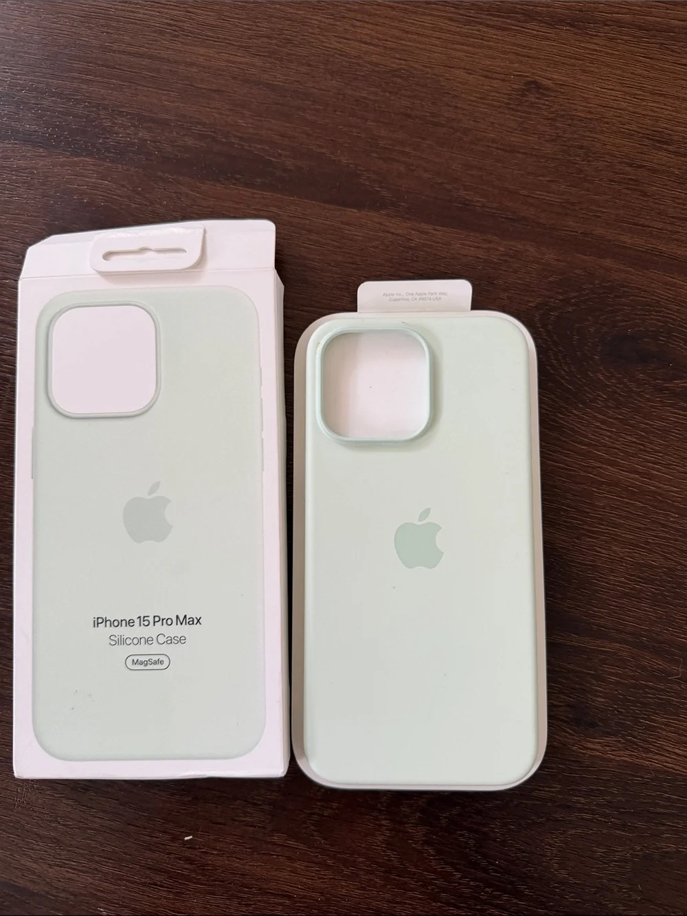 Apple iPhone 15 Pro Max Silicone Case - Light Green